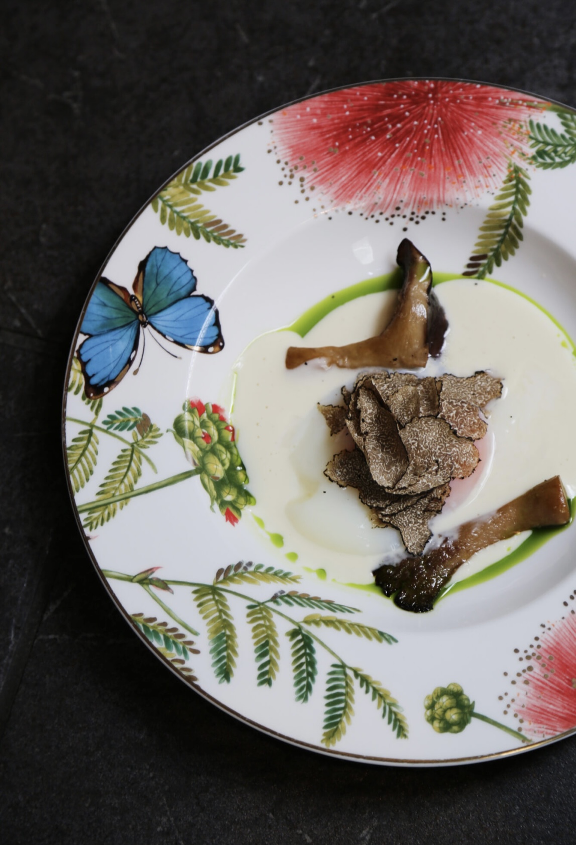 Uovo al tartufo con funghi